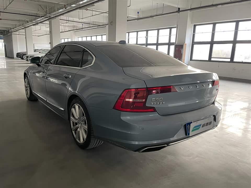 Volvo S90