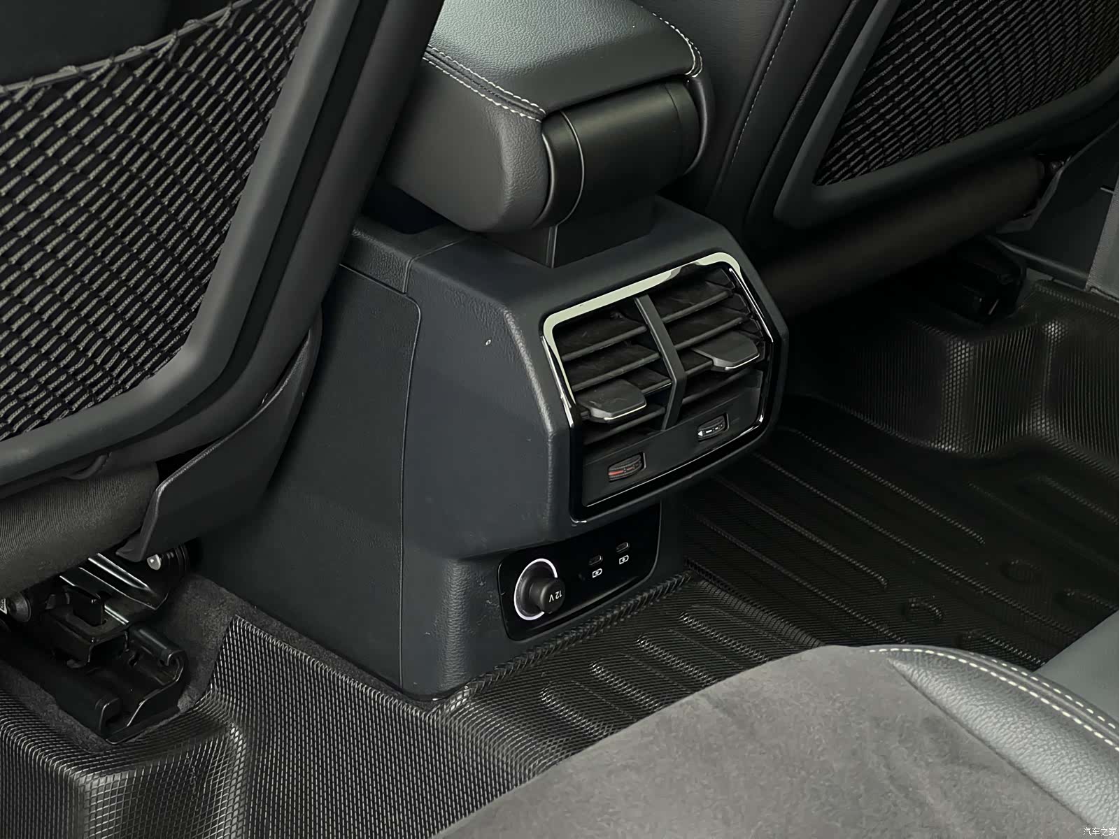 Audi Q3, 2023 13