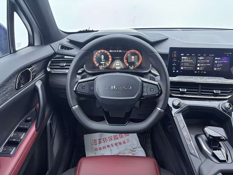 Lynk & Co 06