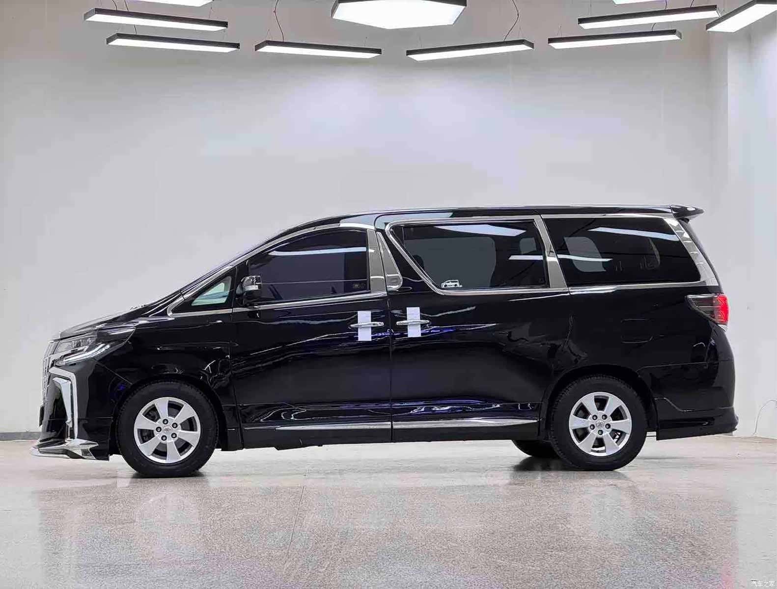 Toyota Alphard, 2012 все фото
