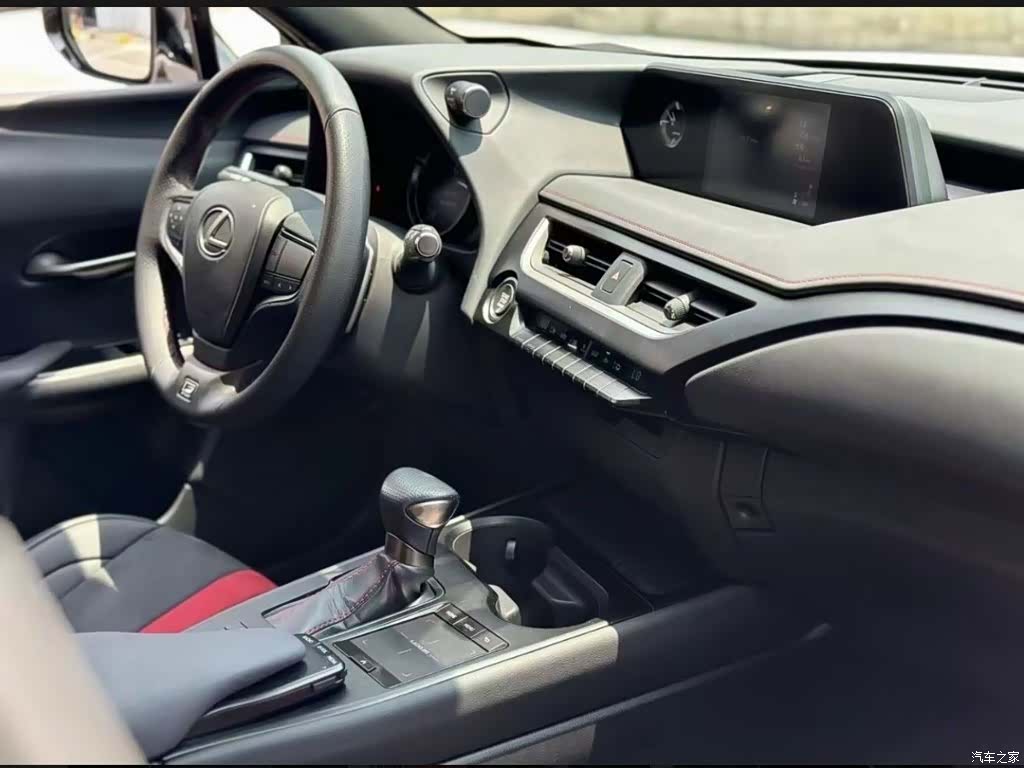 Lexus UX, 2019 10