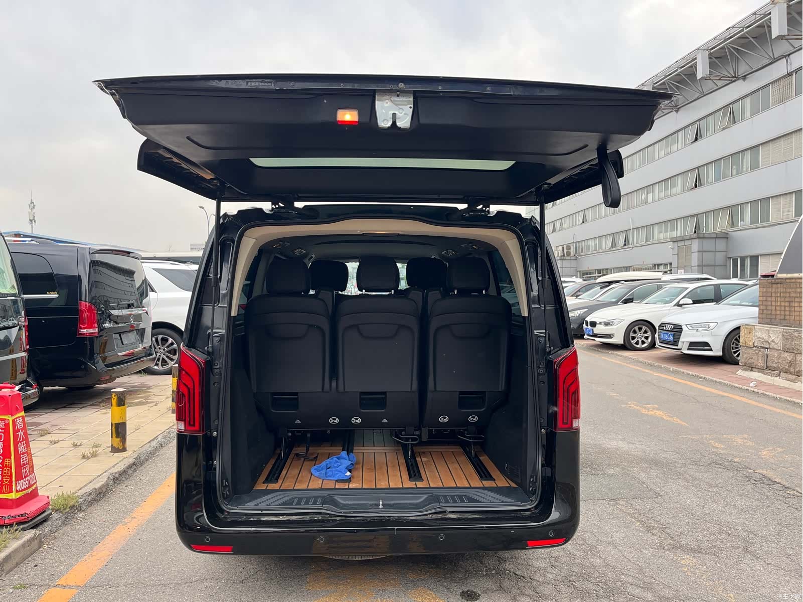 Mercedes-Benz V, 2018 24