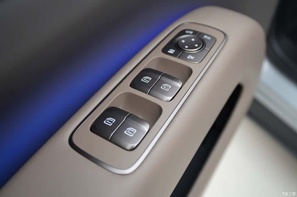 Li Auto i8, 2026 10