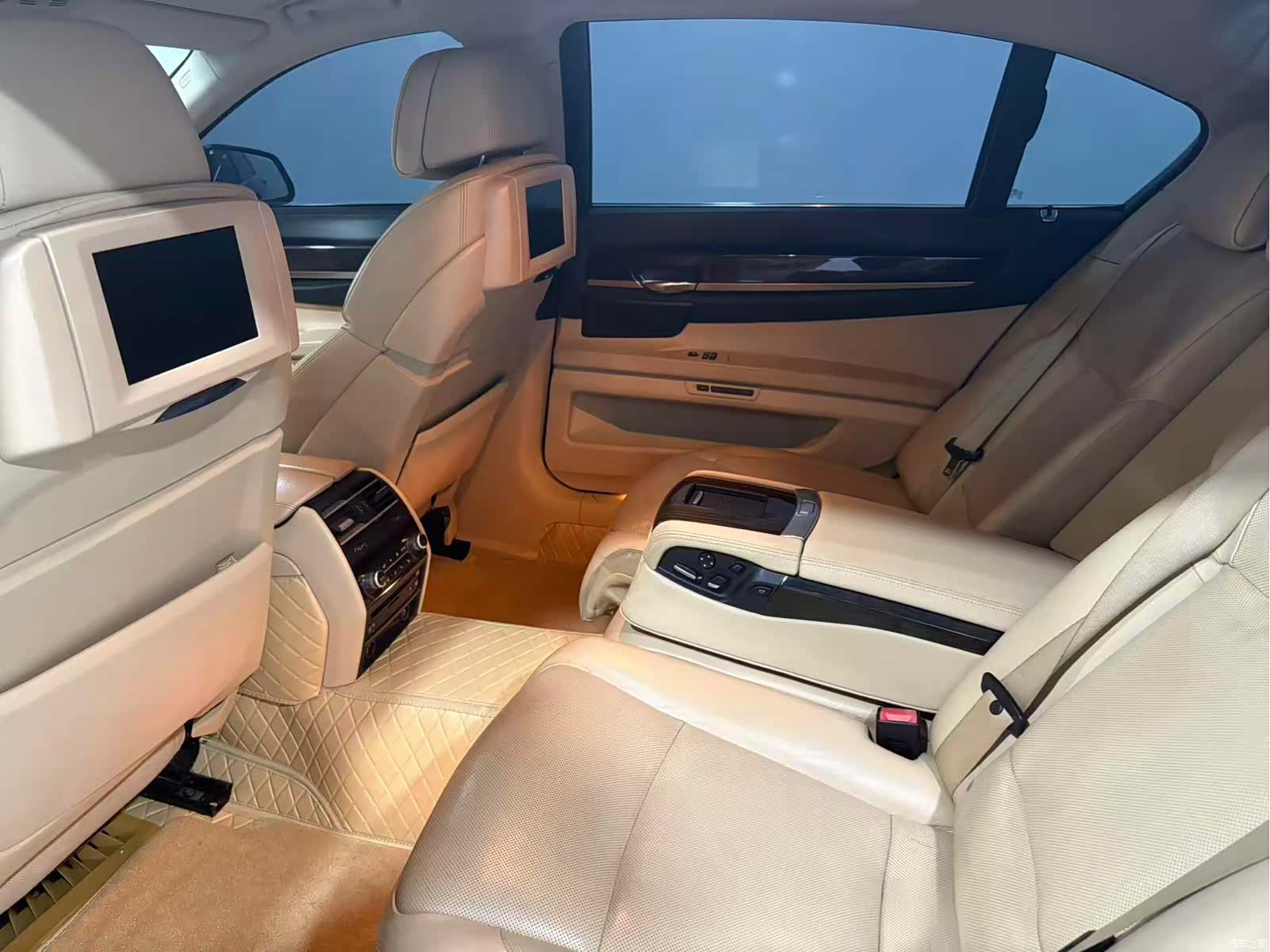 BMW 7 Series, 2011 все фото