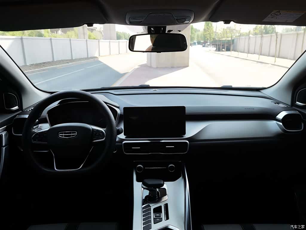 Geely Coolray, 2024 21