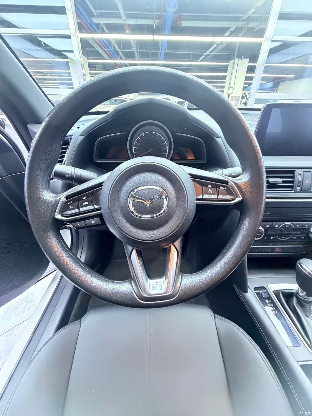 Mazda CX-4, 2023 11