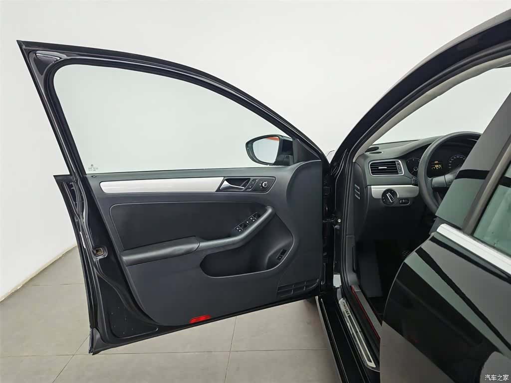 Volkswagen Sagitar, 2013 8