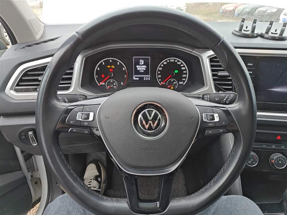 Volkswagen T-ROC exploring Songs