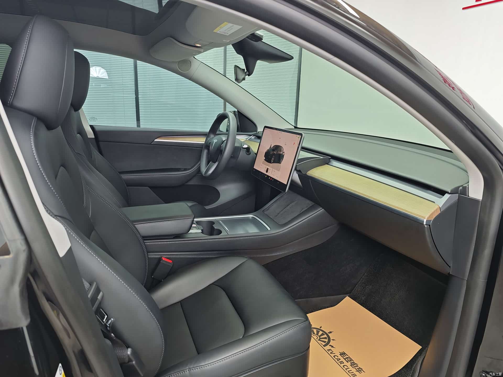 Tesla Model Y, 2023 10