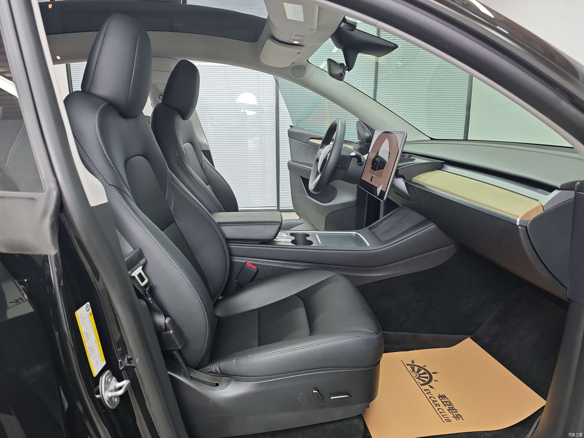 Tesla Model Y, 2023 44