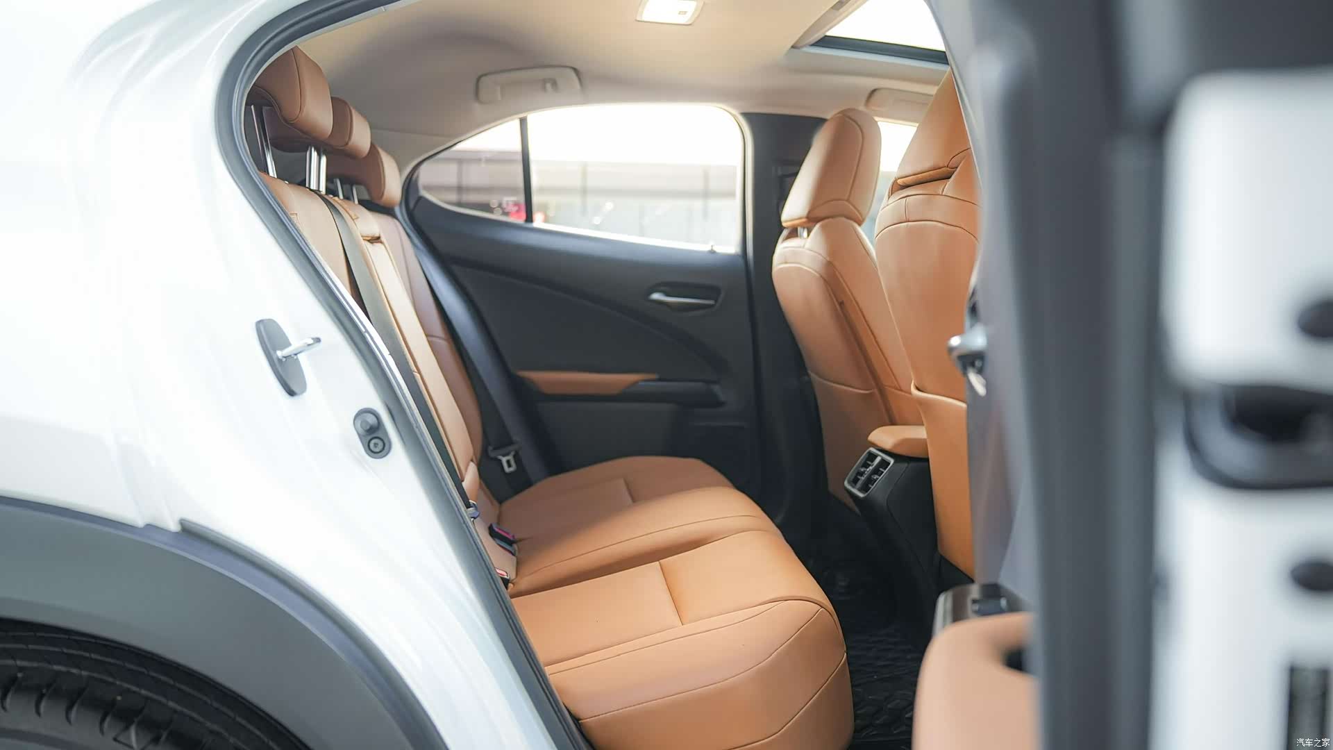 Lexus UX, 2021 14