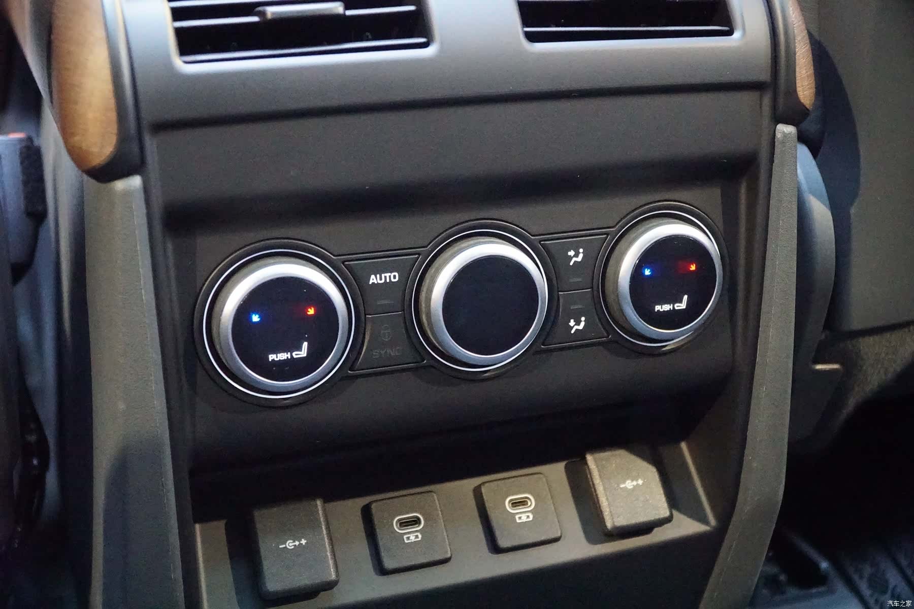 Land Rover Defender, 2021 15