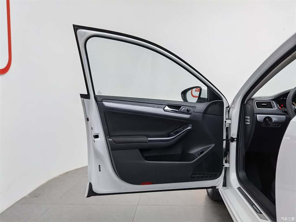 Volkswagen Sagitar, 2016 8