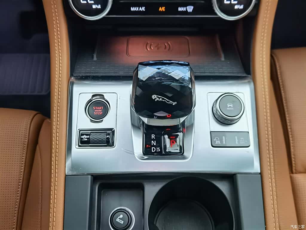 Jaguar F-PACE, 2024 13