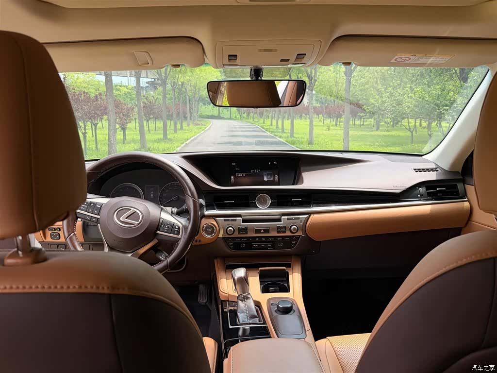 Lexus ES, 2016 10