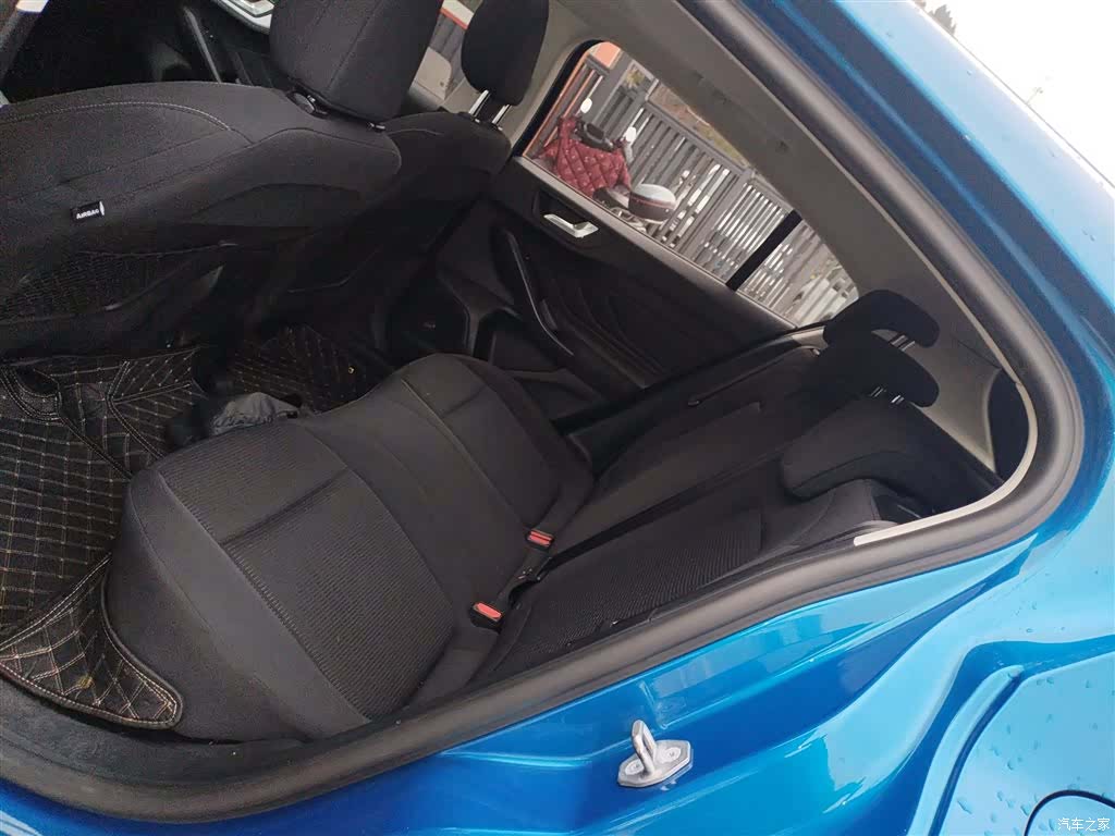 Ford Focus, 2019 13