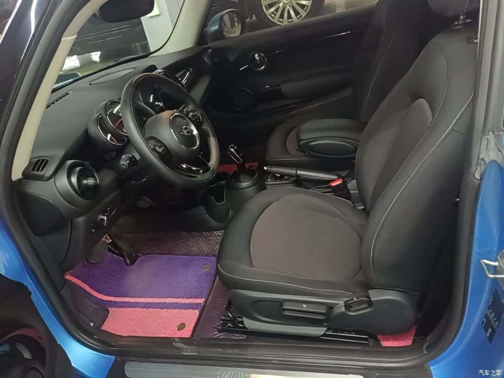 Mini ONE, 2018 15