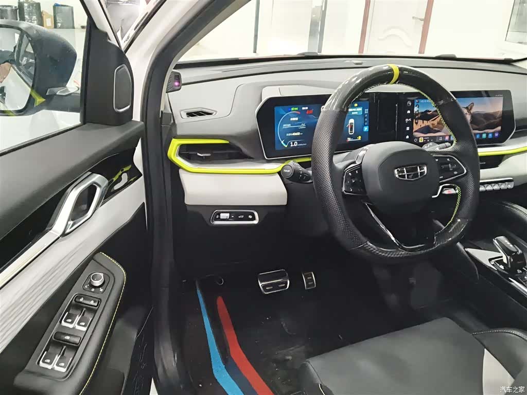 Geely Coolray, 2023 12