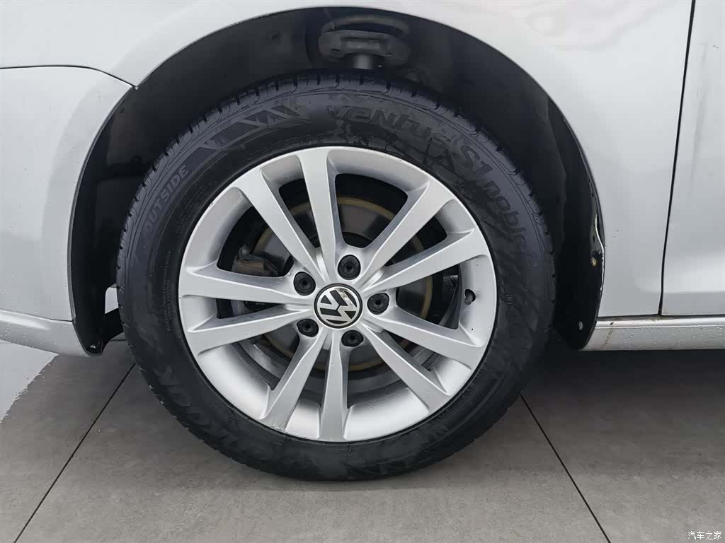 Volkswagen Sagitar, 2011 17