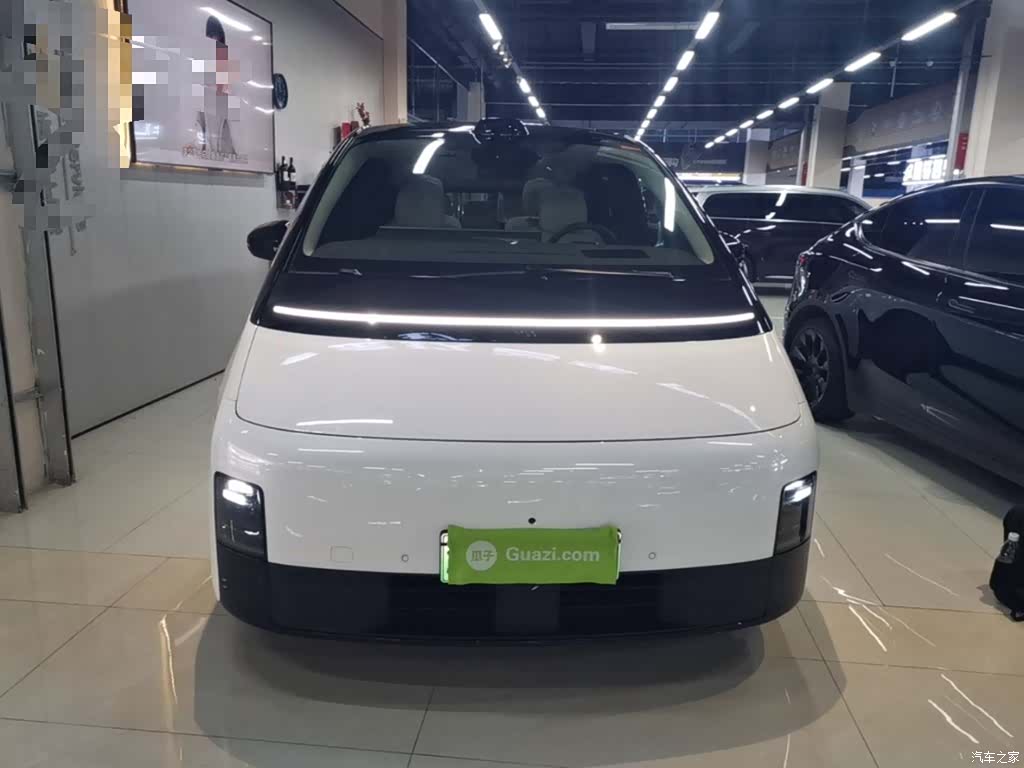 Li Auto MEGA, 2025 3