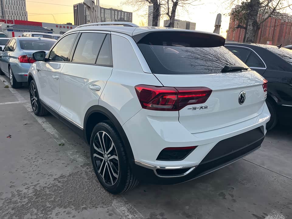 Volkswagen T-ROC exploring Songs