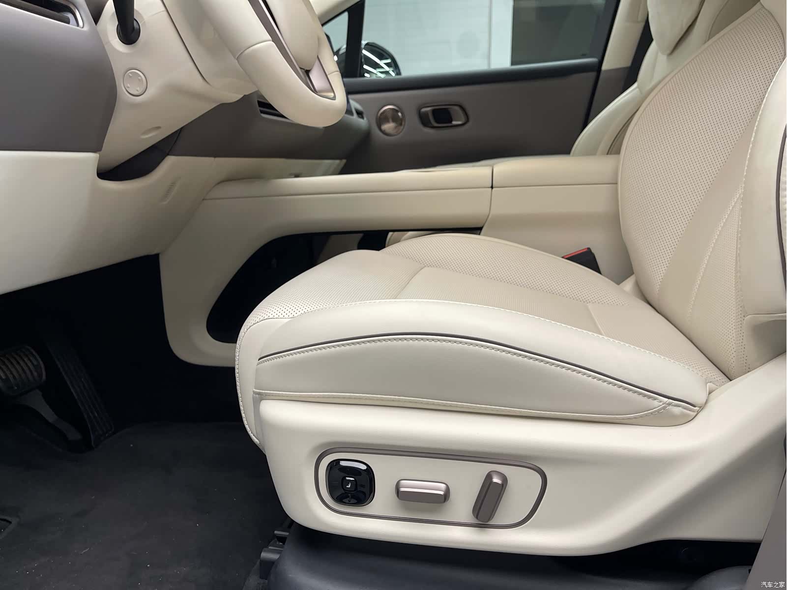 Li Auto i8, 2025 21