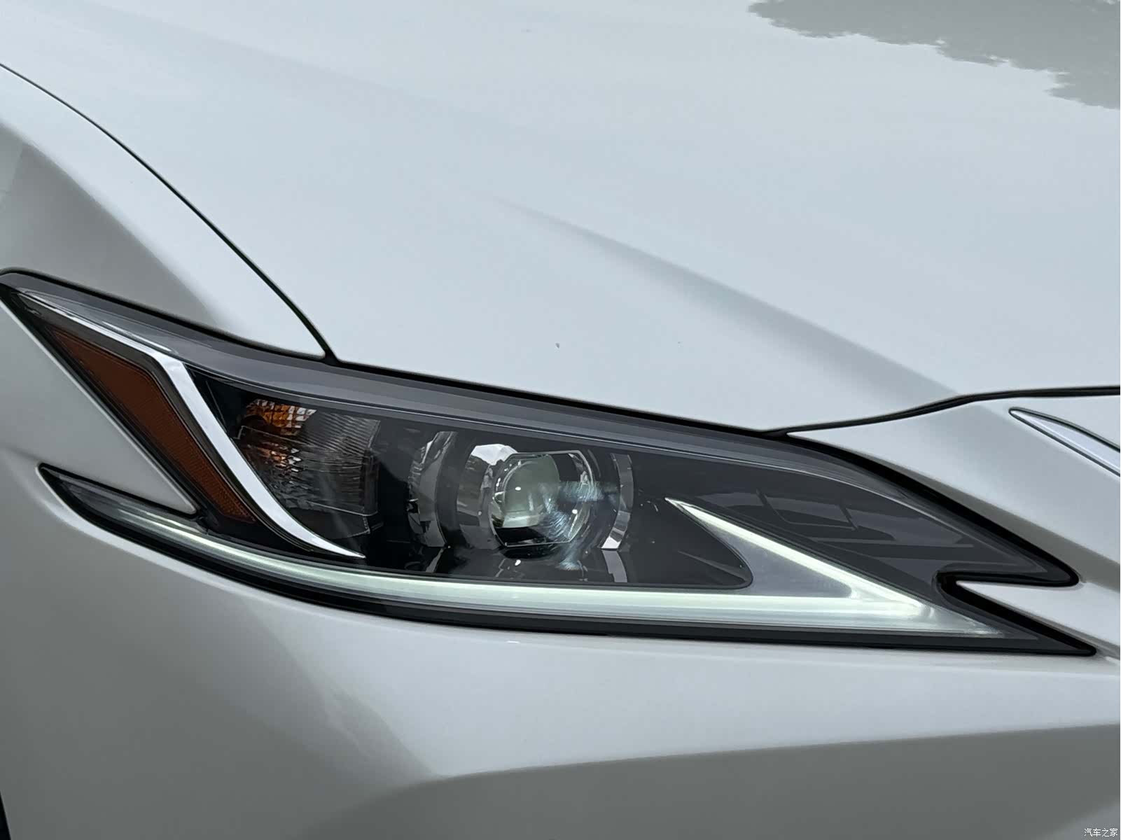 Lexus ES, 2024 4