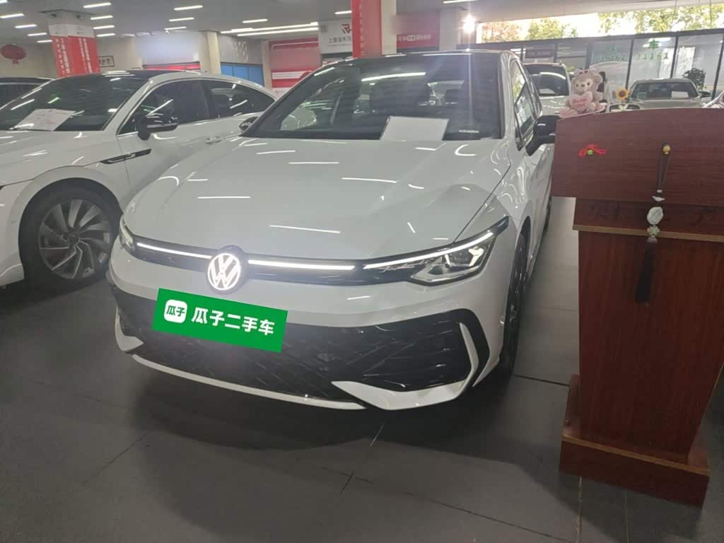 Volkswagen Golf 2025 300TSI R-Line