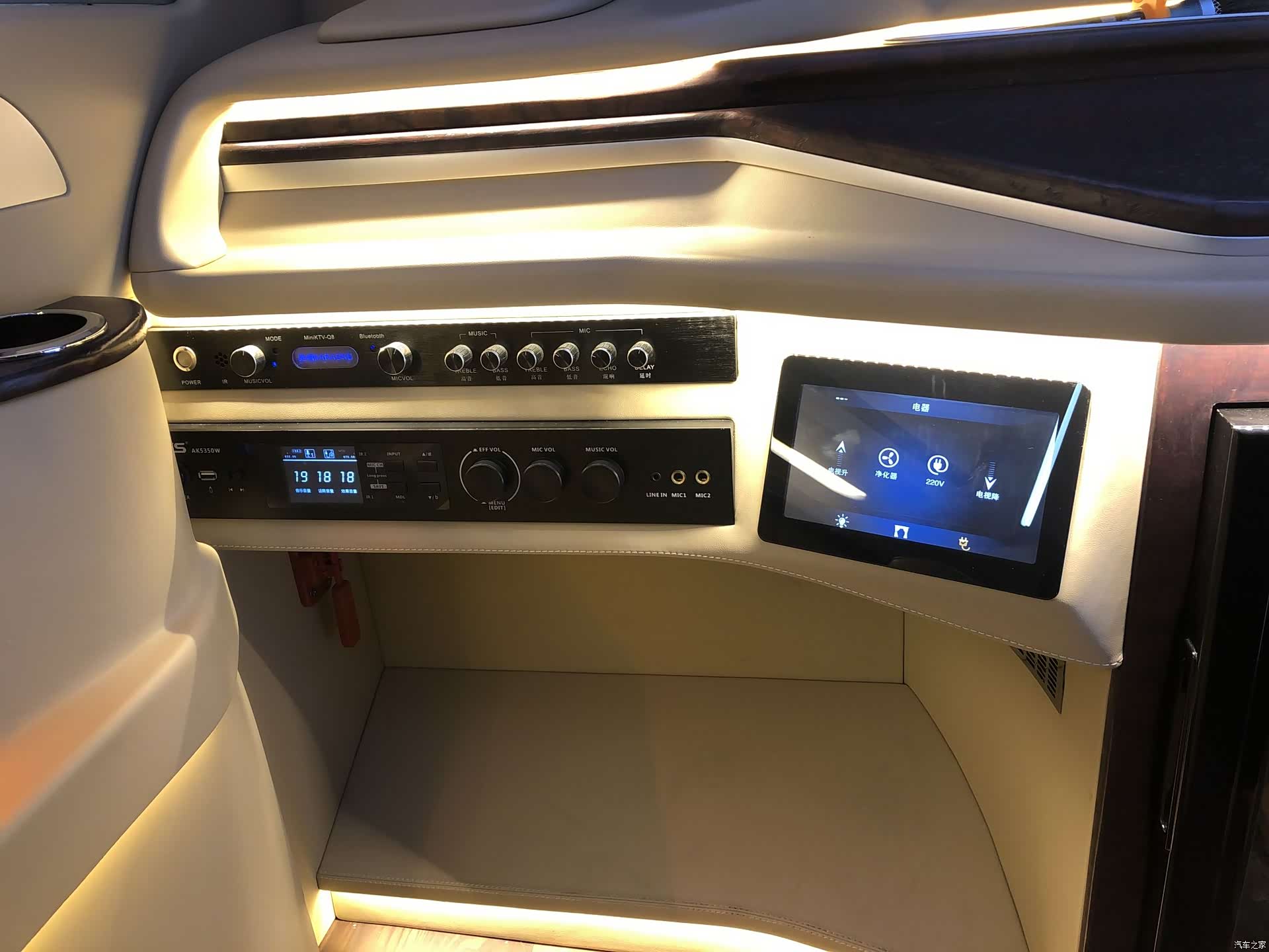 Toyota Coaster, 2019 6