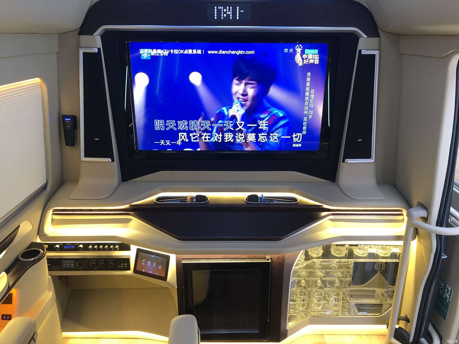 Toyota Coaster, 2019 15