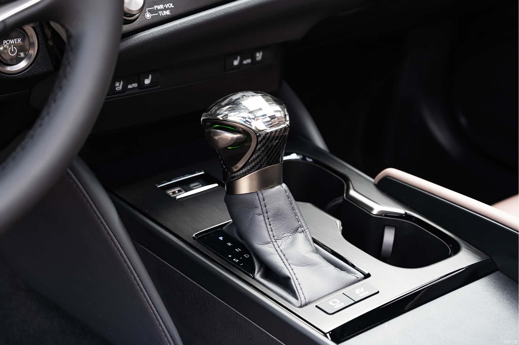 Lexus ES, 2023 14
