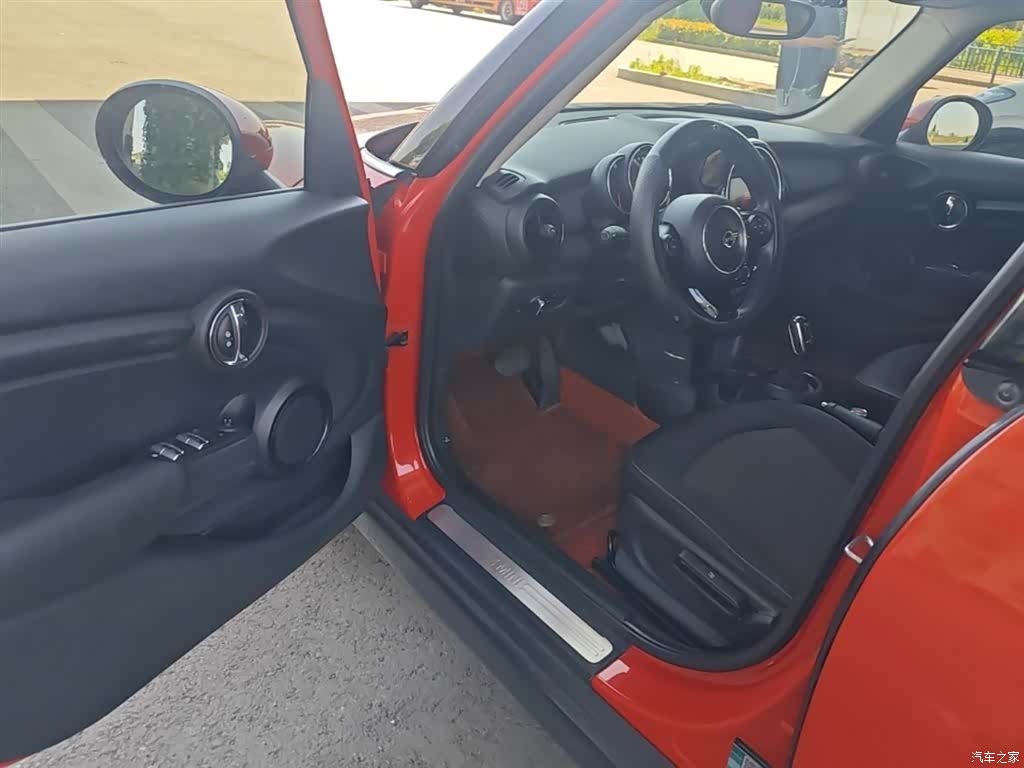 Mini ONE, 2019 16