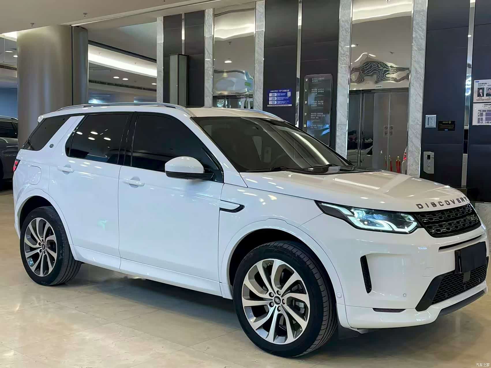 Land Rover Discovery, 2020 3