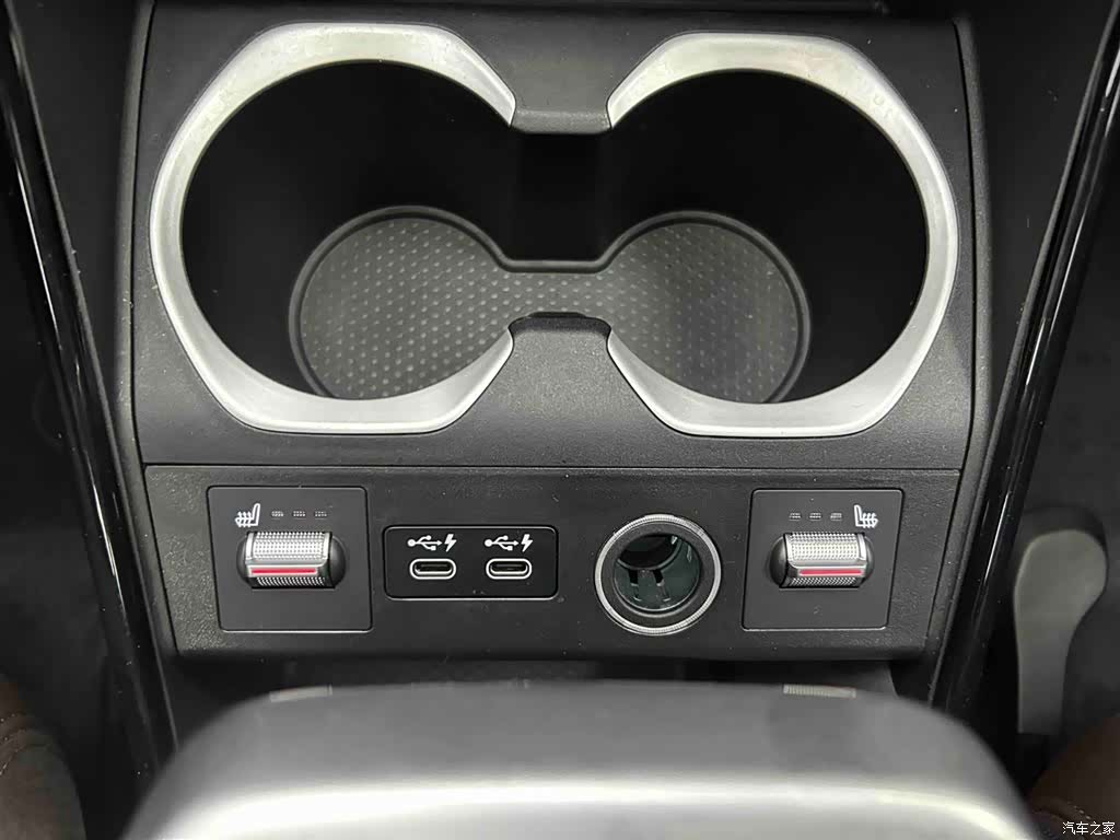 BMW X1, 2023 все фото