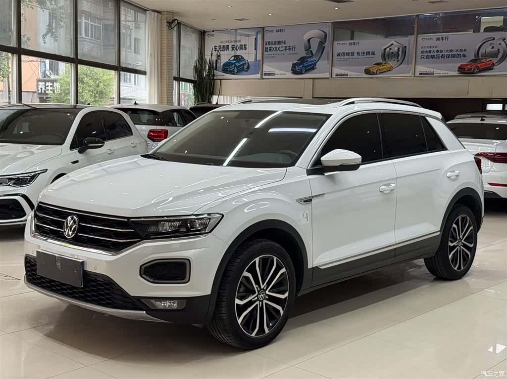 Volkswagen T-ROC, 2023 1