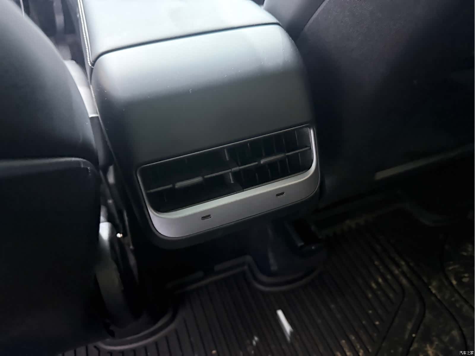 Tesla Model Y, 2023 10