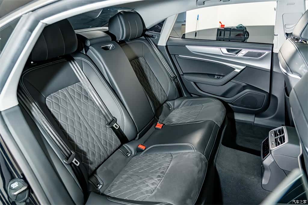 Audi A7L, 2025 23