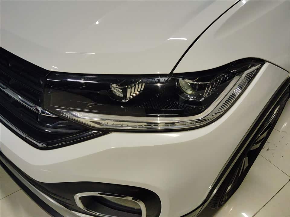 Volkswagen Exploring the shadow