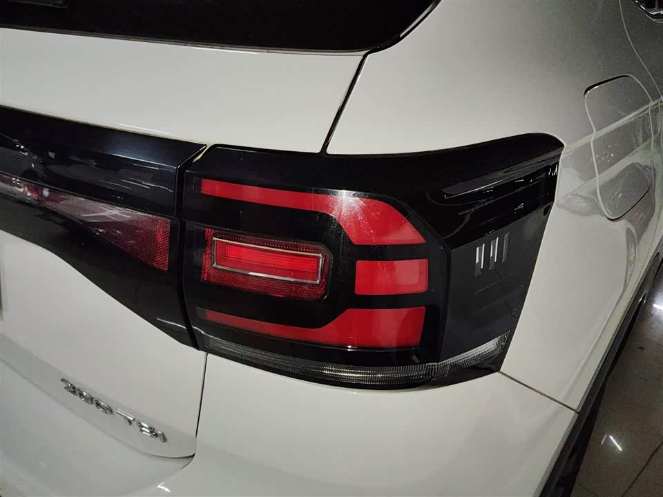 Volkswagen Exploring the shadow