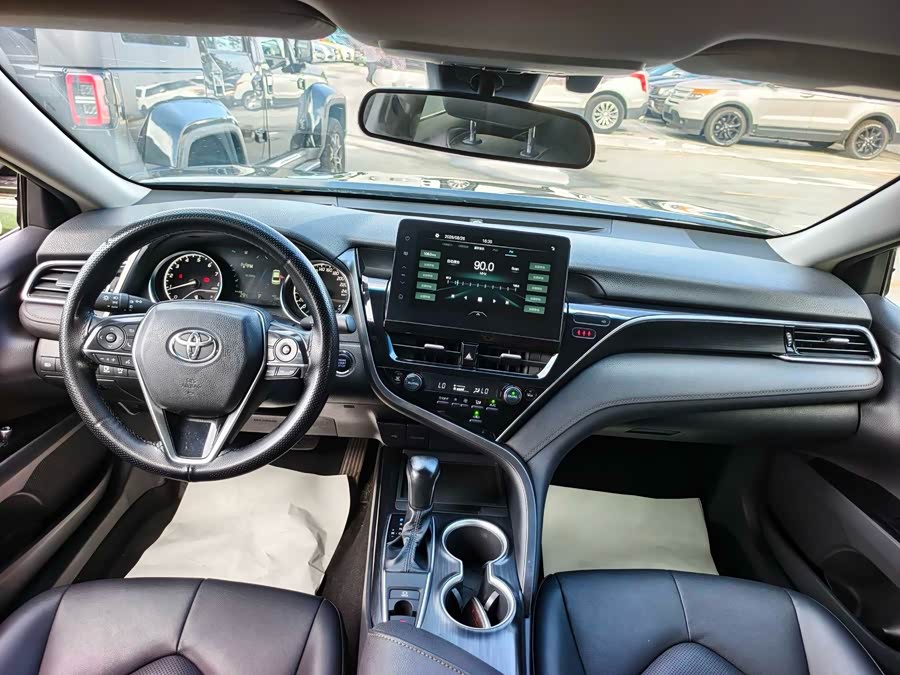 Toyota Camry 2023, фото 12