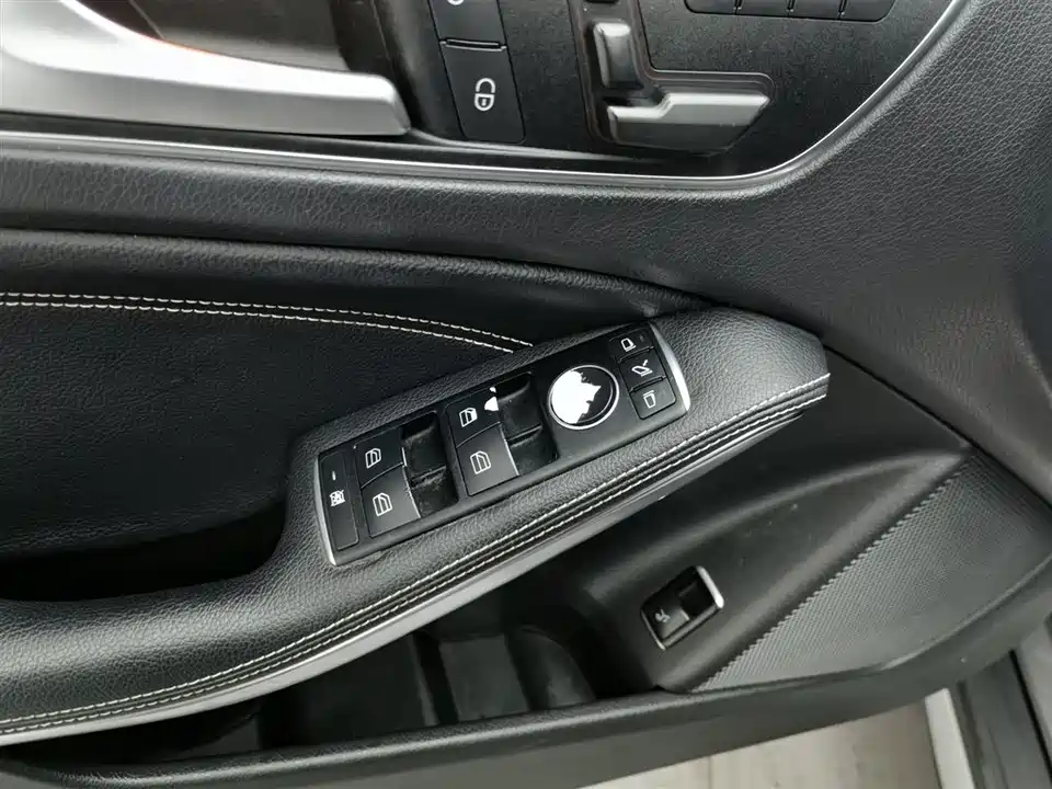 Mercedes-Benz GLA Mercedes-Benz GLA