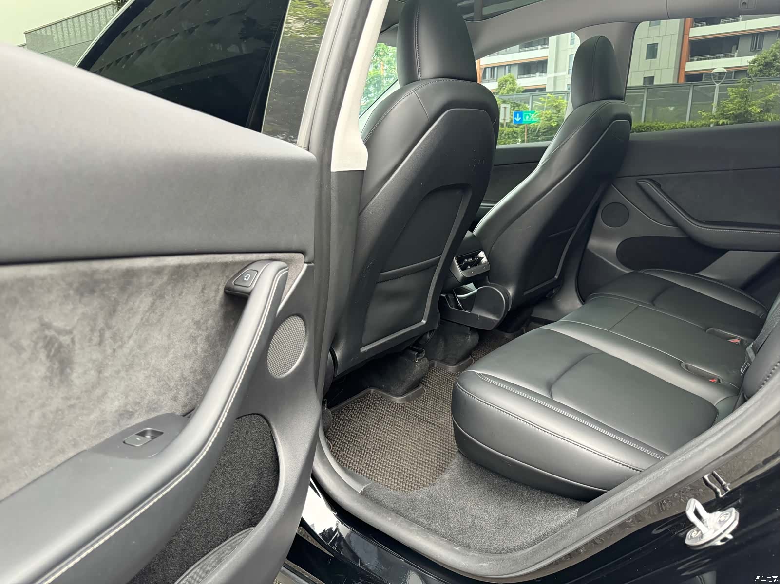 Tesla Model Y, 2023 10