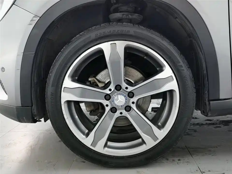 Mercedes-Benz GLA Mercedes-Benz GLA