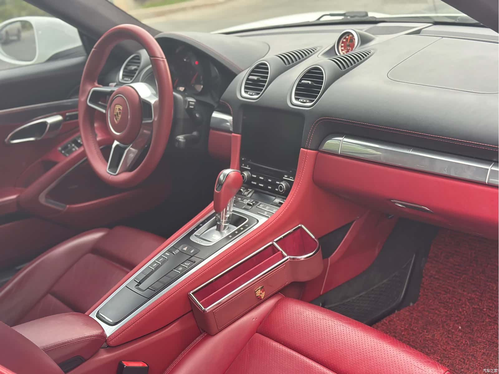 Porsche Cayman, 2017 все фото
