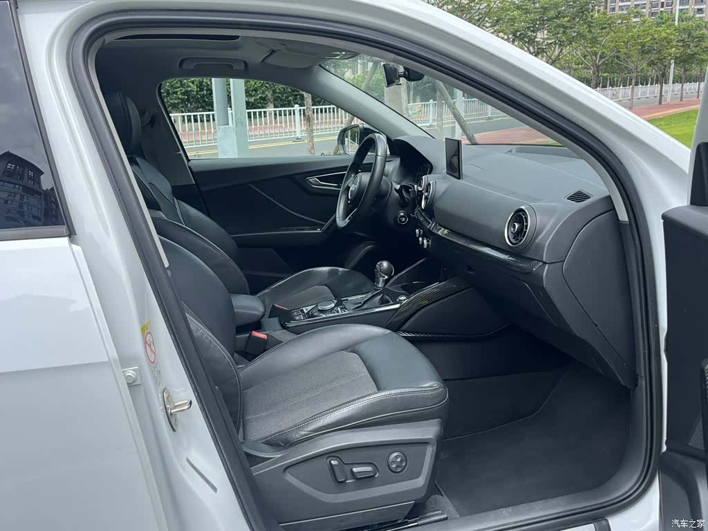 Audi Q2L, 2020 10