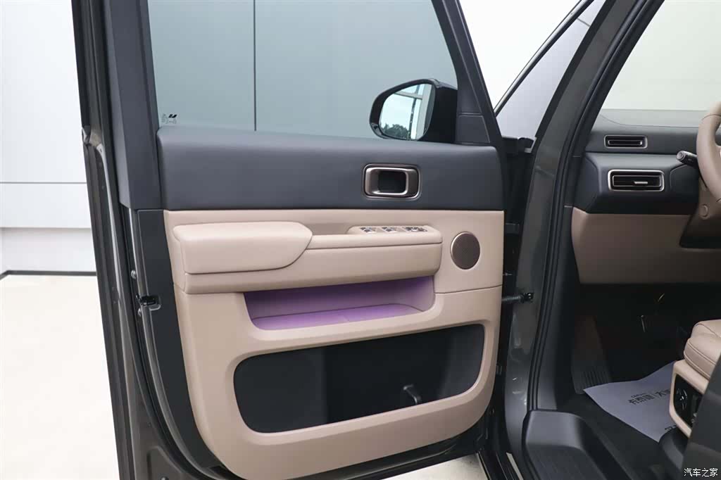 Li Auto MEGA, 2025 10
