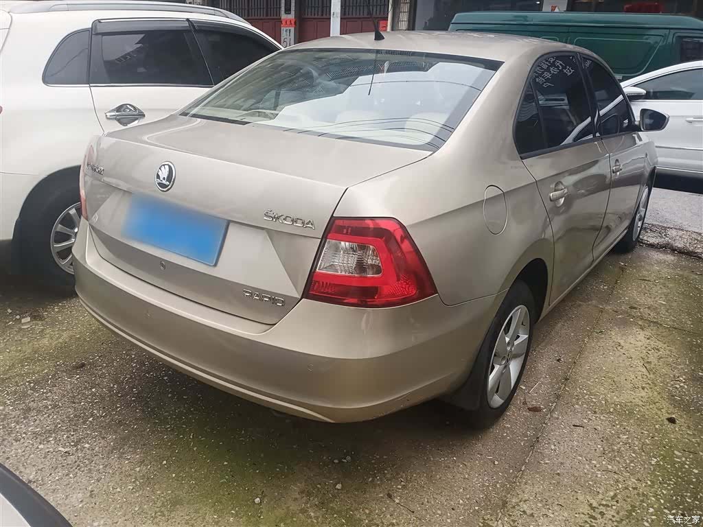 Skoda Rapid, 2015 7