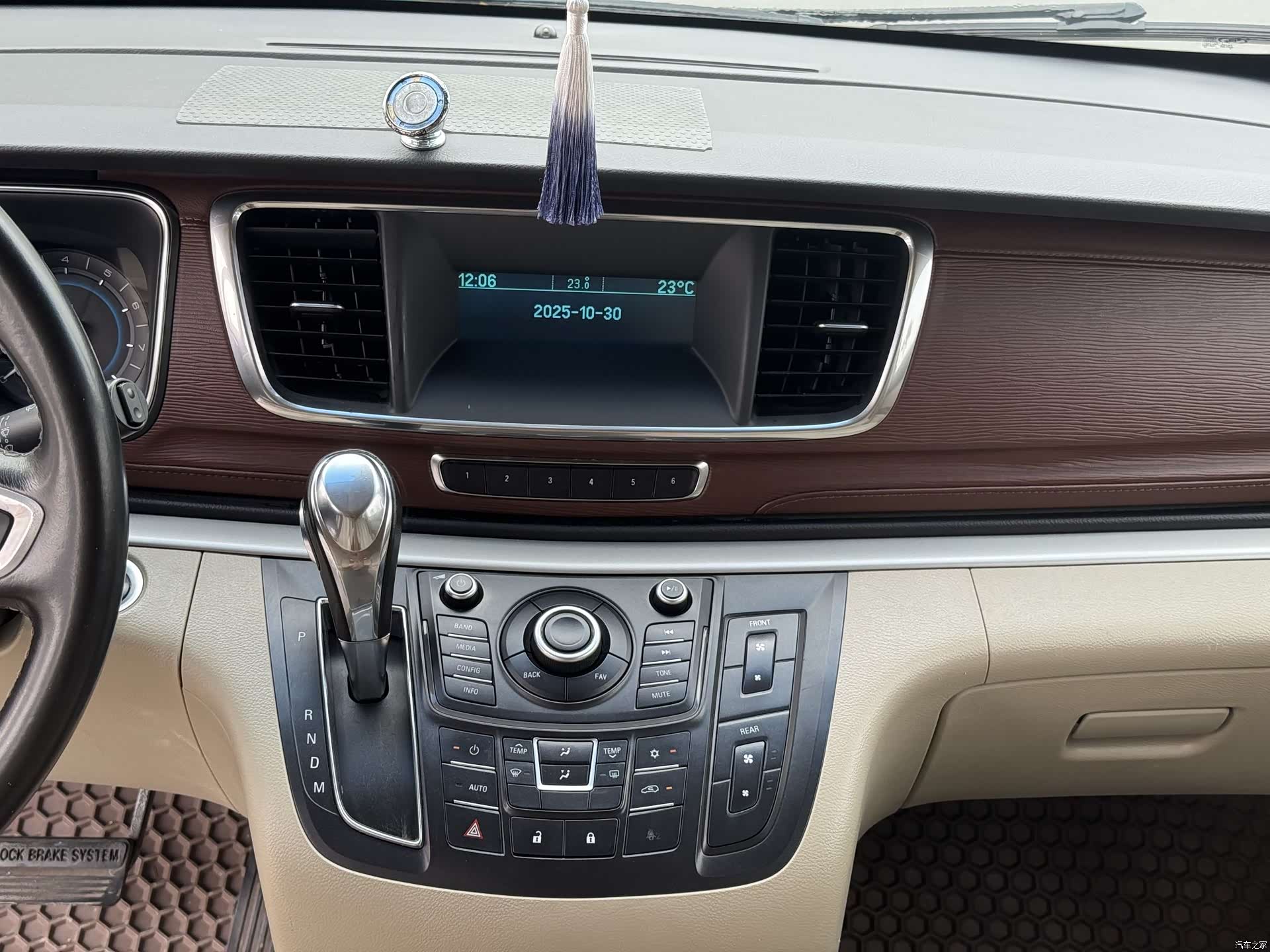 Buick GL8, 2015 27