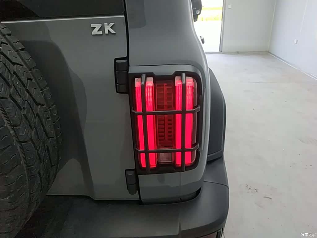 Tank 300, 2022 8