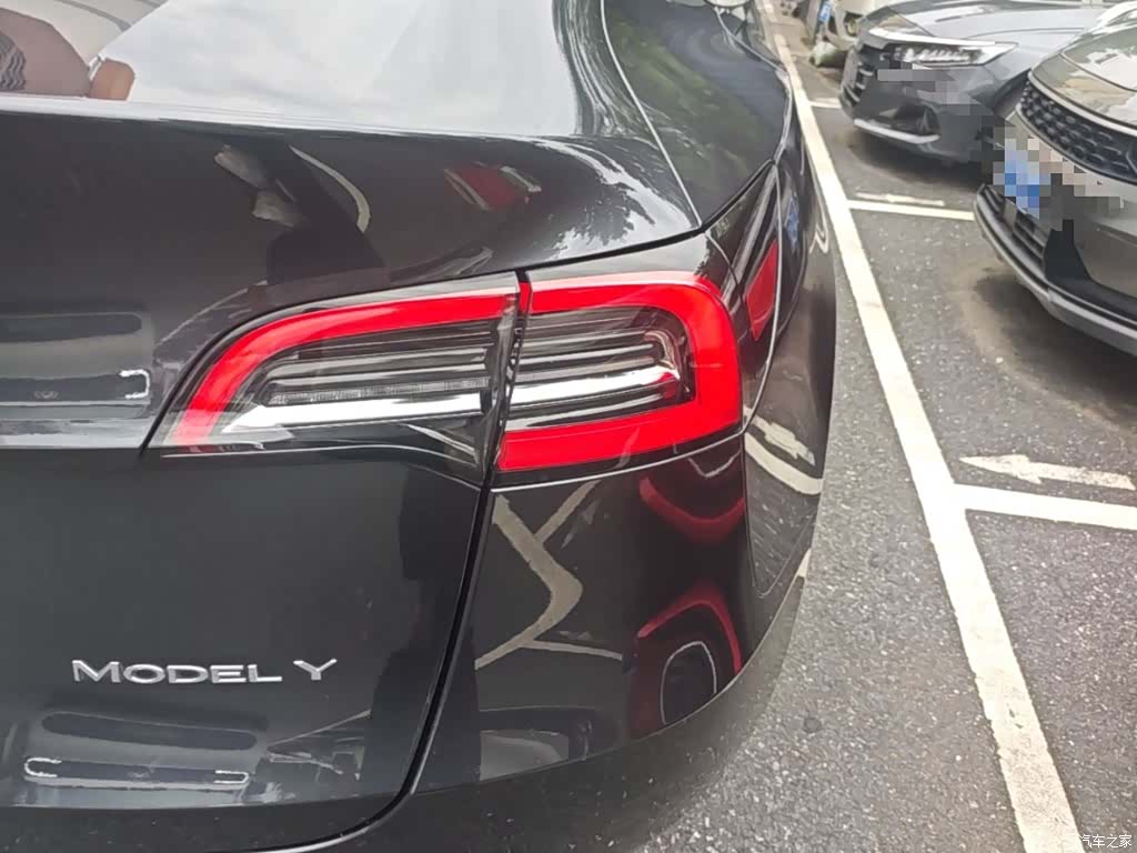 Tesla Model Y, 2024 8